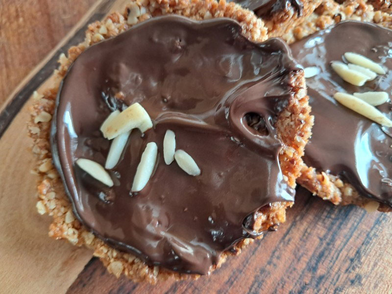 Hobnobs / biscuit